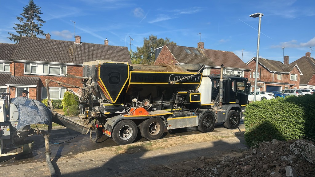 Volumetric Mixer Discharging into Pump Hopper St Albans